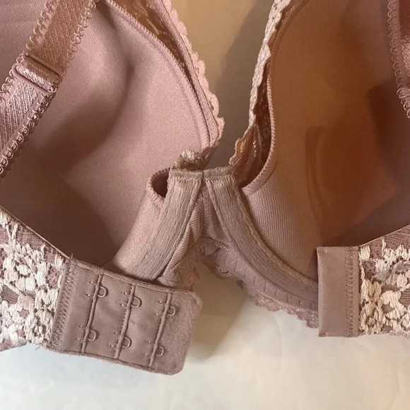 WACOAL Embrace Lace Bra Underwire Plunge Neckline 32F - Picture 11 of 12